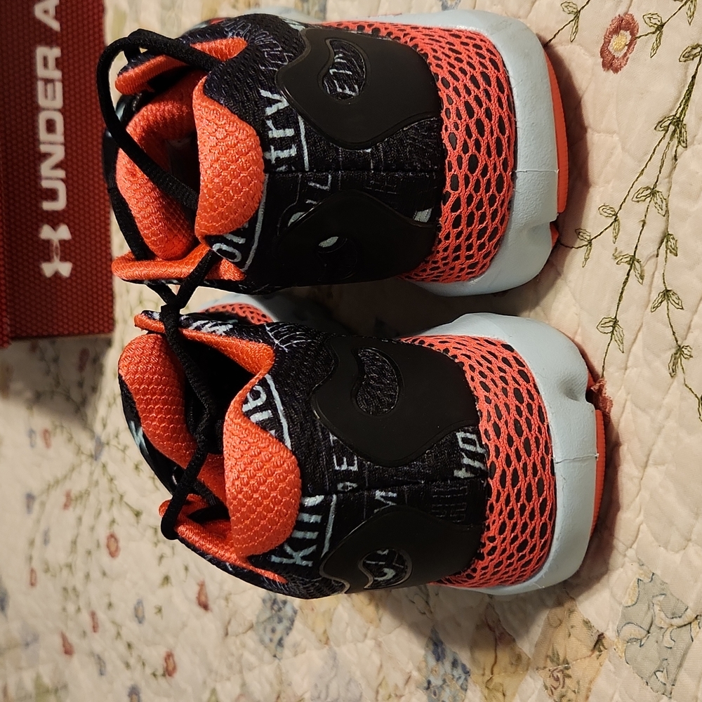 Under Armour Hovr Infinite 2 size 7. Can be connected to UA MAPMYRUN app. - Picture 7 of 11